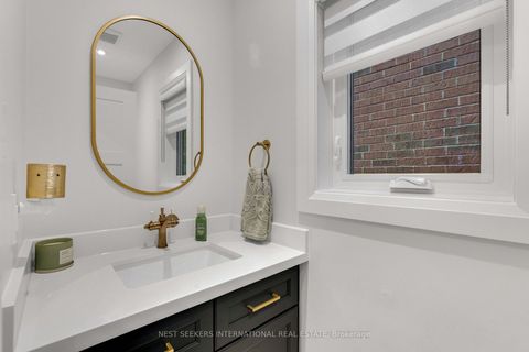 Photo 10 at 233 Venice Gate Drive, Vellore Village, Vaughan