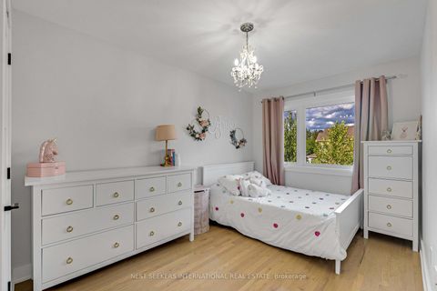 Photo 15 at 233 Venice Gate Drive, Vellore Village, Vaughan
