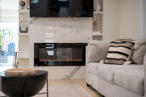 Photo 18 at 233 Venice Gate Drive, Vellore Village, Vaughan