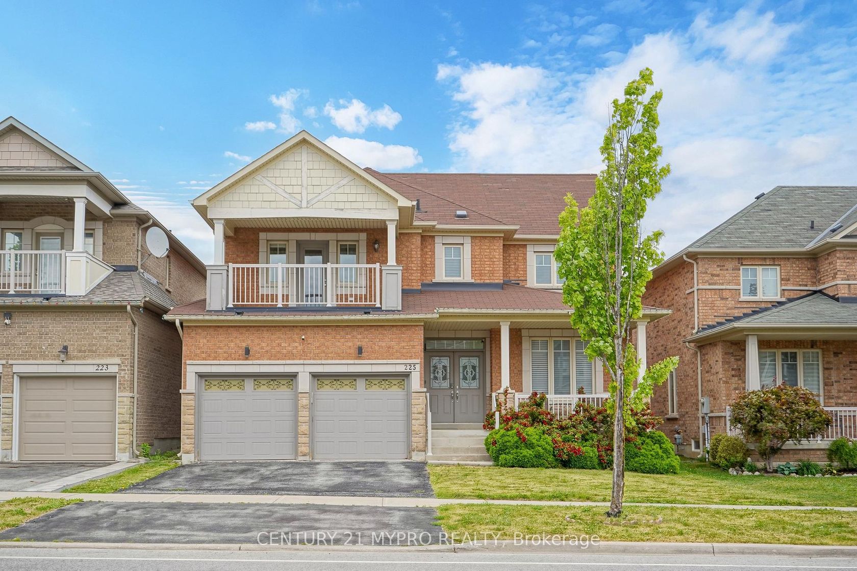 225 Silver Maple Road, Jefferson, Richmond Hill photo number 2