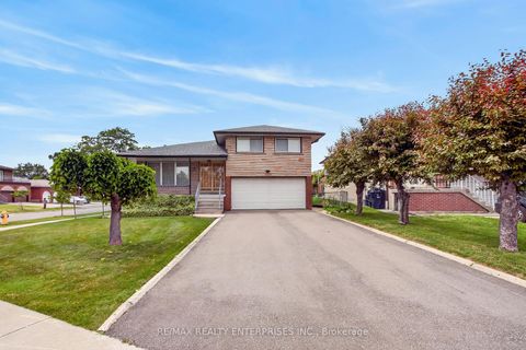Photo 2 at 3 Slane Court, Clairville, Toronto