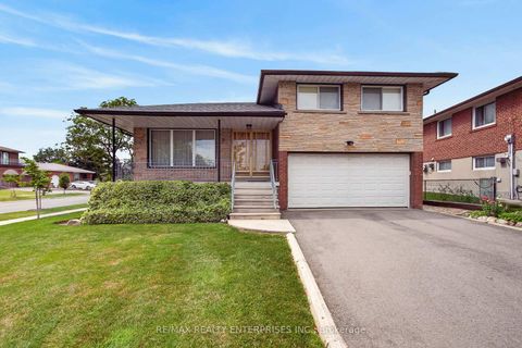 Photo 3 at 3 Slane Court, Clairville, Toronto