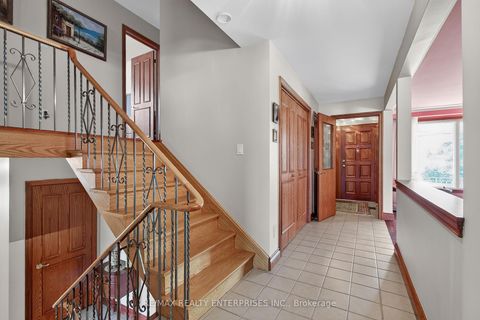 Photo 4 at 3 Slane Court, Clairville, Toronto