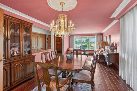 Photo 10 at 3 Slane Court, Clairville, Toronto