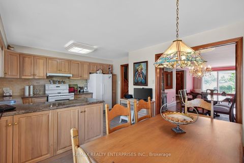 Photo 14 at 3 Slane Court, Clairville, Toronto