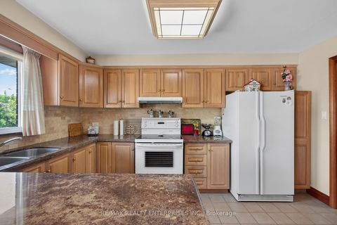 Photo 15 at 3 Slane Court, Clairville, Toronto