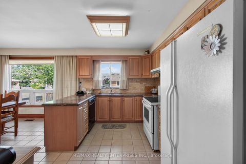 Photo 16 at 3 Slane Court, Clairville, Toronto
