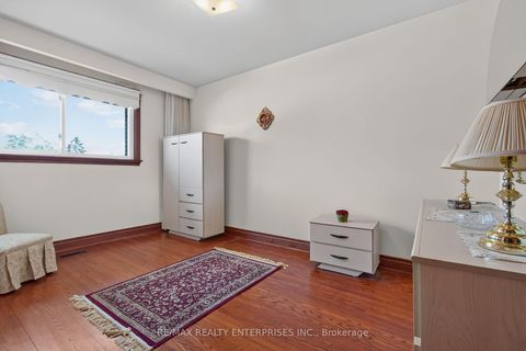 Photo 25 at 3 Slane Court, Clairville, Toronto