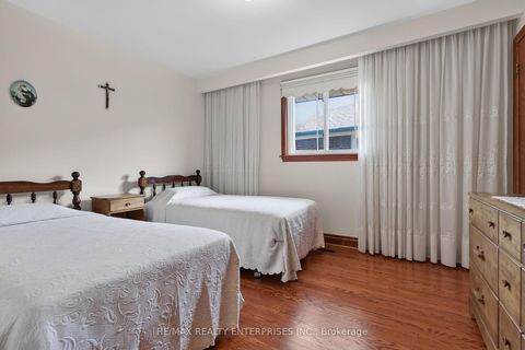 Photo 26 at 3 Slane Court, Clairville, Toronto
