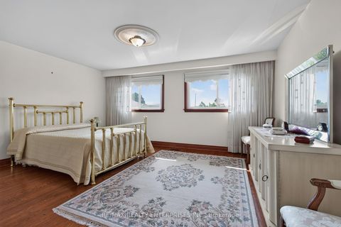 Photo 28 at 3 Slane Court, Clairville, Toronto