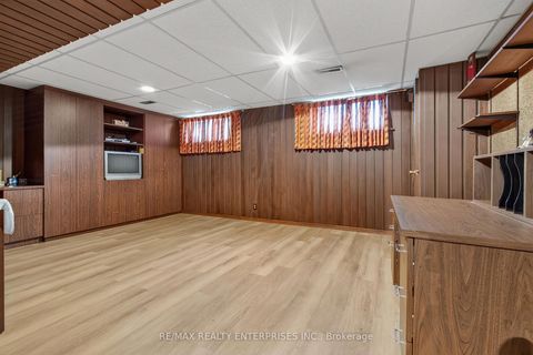 Photo 34 at 3 Slane Court, Clairville, Toronto