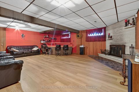 Photo 36 at 3 Slane Court, Clairville, Toronto