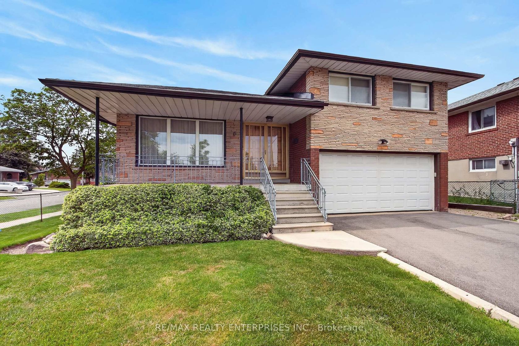 3 Slane Court, Clairville, Toronto photo 2