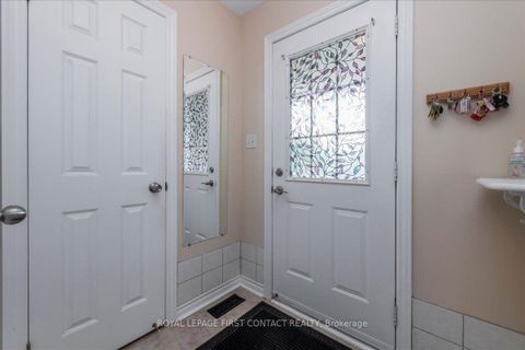 Photo 3 at 28 Pass Court, Ardagh, Barrie