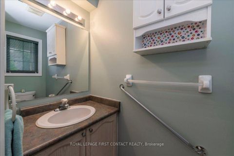 Photo 4 at 28 Pass Court, Ardagh, Barrie