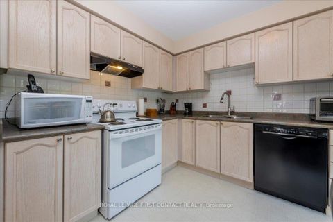 Photo 16 at 28 Pass Court, Ardagh, Barrie
