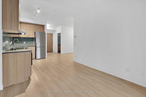 Photo 19 at 124 - 7 Kenaston Gardens, Bayview Village, Toronto