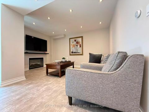 Photo 3 at 213 Roseheath Drive, Maple, Vaughan