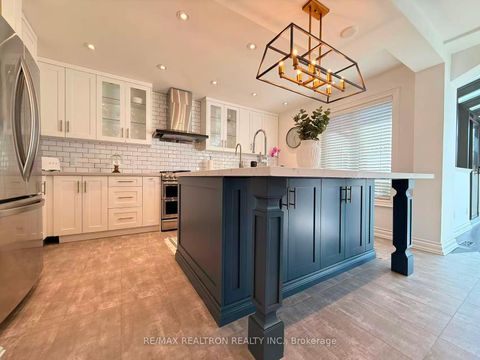 Photo 7 at 213 Roseheath Drive, Maple, Vaughan