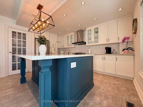 Photo 9 at 213 Roseheath Drive, Maple, Vaughan