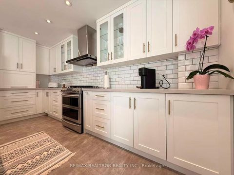 Photo 11 at 213 Roseheath Drive, Maple, Vaughan