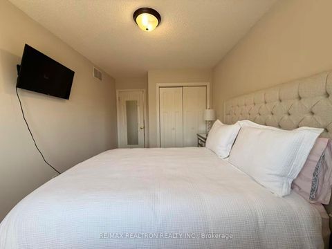 Photo 34 at 213 Roseheath Drive, Maple, Vaughan