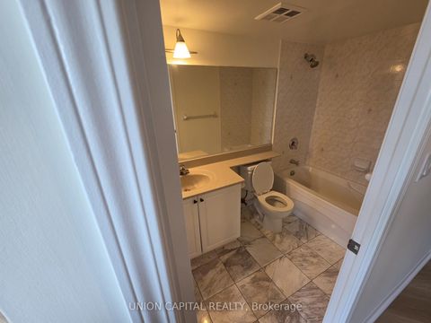 Photo 13 at 302 - 228 Queens Quay W, Waterfront Communities C1, Toronto