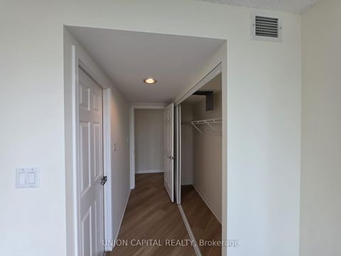 Photo 14 at 302 - 228 Queens Quay W, Waterfront Communities C1, Toronto