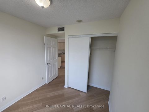 Photo 15 at 302 - 228 Queens Quay W, Waterfront Communities C1, Toronto
