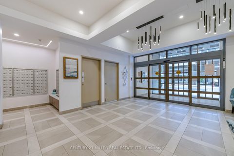 Photo 2 at -12 - 140 Simcoe Road, Waterfront Communities C1, Toronto