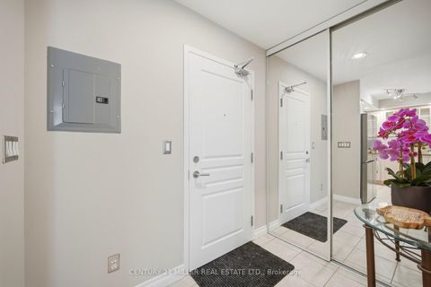 Photo 4 at -12 - 140 Simcoe Road, Waterfront Communities C1, Toronto