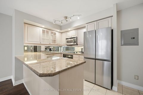 Photo 7 at -12 - 140 Simcoe Road, Waterfront Communities C1, Toronto