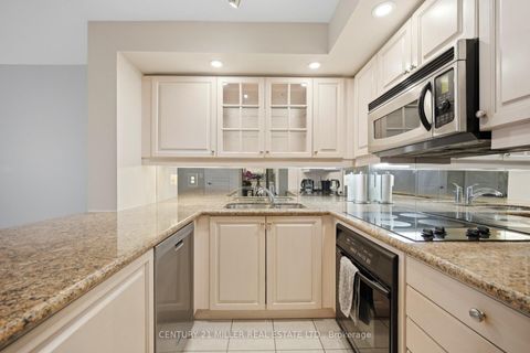Photo 8 at -12 - 140 Simcoe Road, Waterfront Communities C1, Toronto