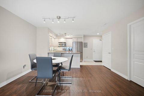 Photo 12 at -12 - 140 Simcoe Road, Waterfront Communities C1, Toronto