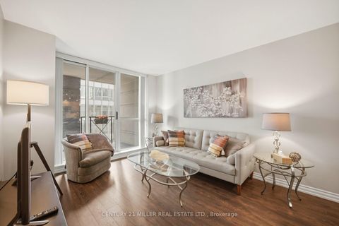 Photo 14 at -12 - 140 Simcoe Road, Waterfront Communities C1, Toronto