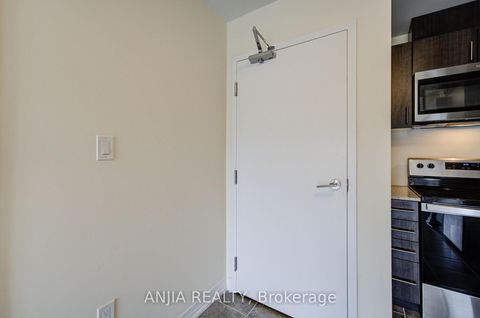 Photo 3 at 21 - 235 Mclevin Avenue, Malvern, Toronto