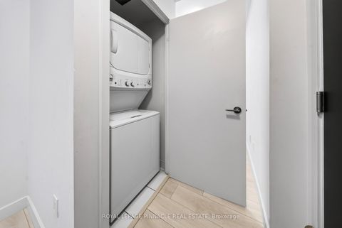 Photo 14 at 2002 - 8 Eglinton Avenue E, Mount Pleasant West, Toronto