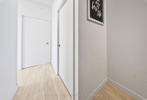 Photo 16 at 2002 - 8 Eglinton Avenue E, Mount Pleasant West, Toronto