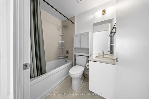 Photo 17 at 2002 - 8 Eglinton Avenue E, Mount Pleasant West, Toronto
