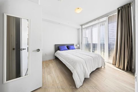 Photo 26 at 2002 - 8 Eglinton Avenue E, Mount Pleasant West, Toronto