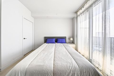 Photo 27 at 2002 - 8 Eglinton Avenue E, Mount Pleasant West, Toronto
