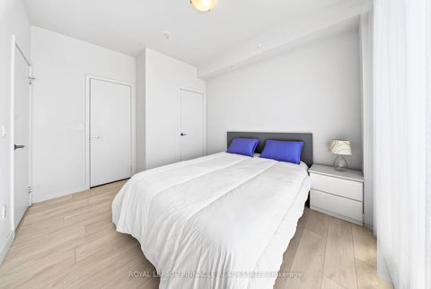 Photo 28 at 2002 - 8 Eglinton Avenue E, Mount Pleasant West, Toronto
