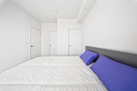 Photo 29 at 2002 - 8 Eglinton Avenue E, Mount Pleasant West, Toronto
