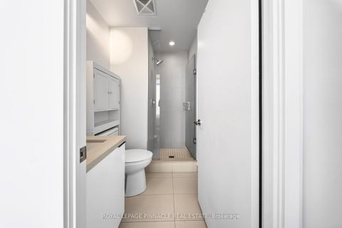 Photo 31 at 2002 - 8 Eglinton Avenue E, Mount Pleasant West, Toronto