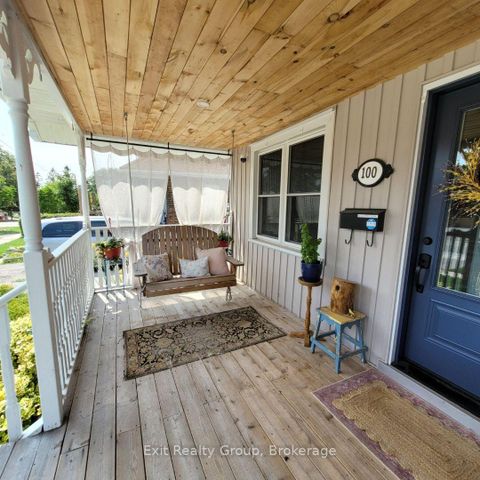 Photo 2 at 100 Arlington Avenue, O'Neill, Oshawa