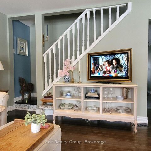 Photo 4 at 100 Arlington Avenue, O'Neill, Oshawa
