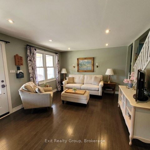 Photo 7 at 100 Arlington Avenue, O'Neill, Oshawa