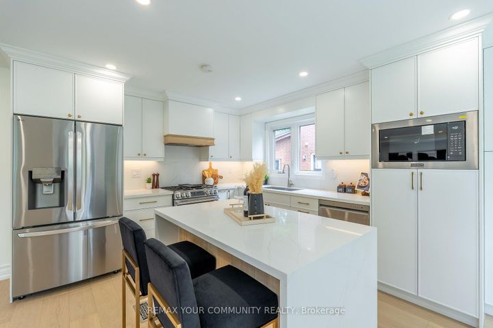 Photo 14 at 27 Houseman Crescent, North Richvale, Richmond Hill