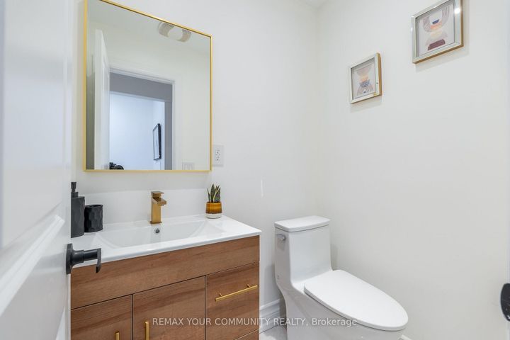 Photo 18 at 27 Houseman Crescent, North Richvale, Richmond Hill