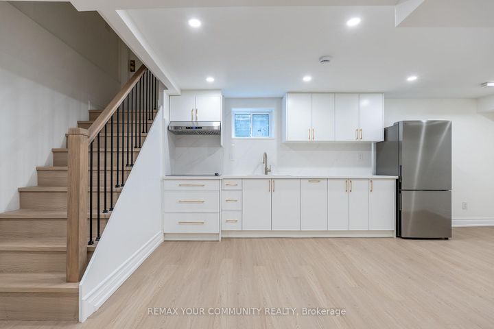Photo 34 at 27 Houseman Crescent, North Richvale, Richmond Hill